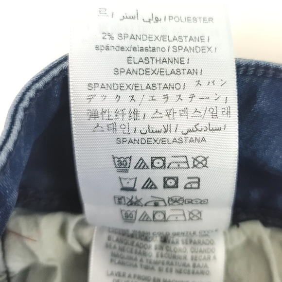 Guess - Picture 8 of 10